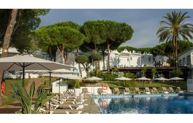 2 soveværelse Byhus til salg i La Reserva, Marbella med swimmingpool garage - € 310.000 (Ref: 9629614)