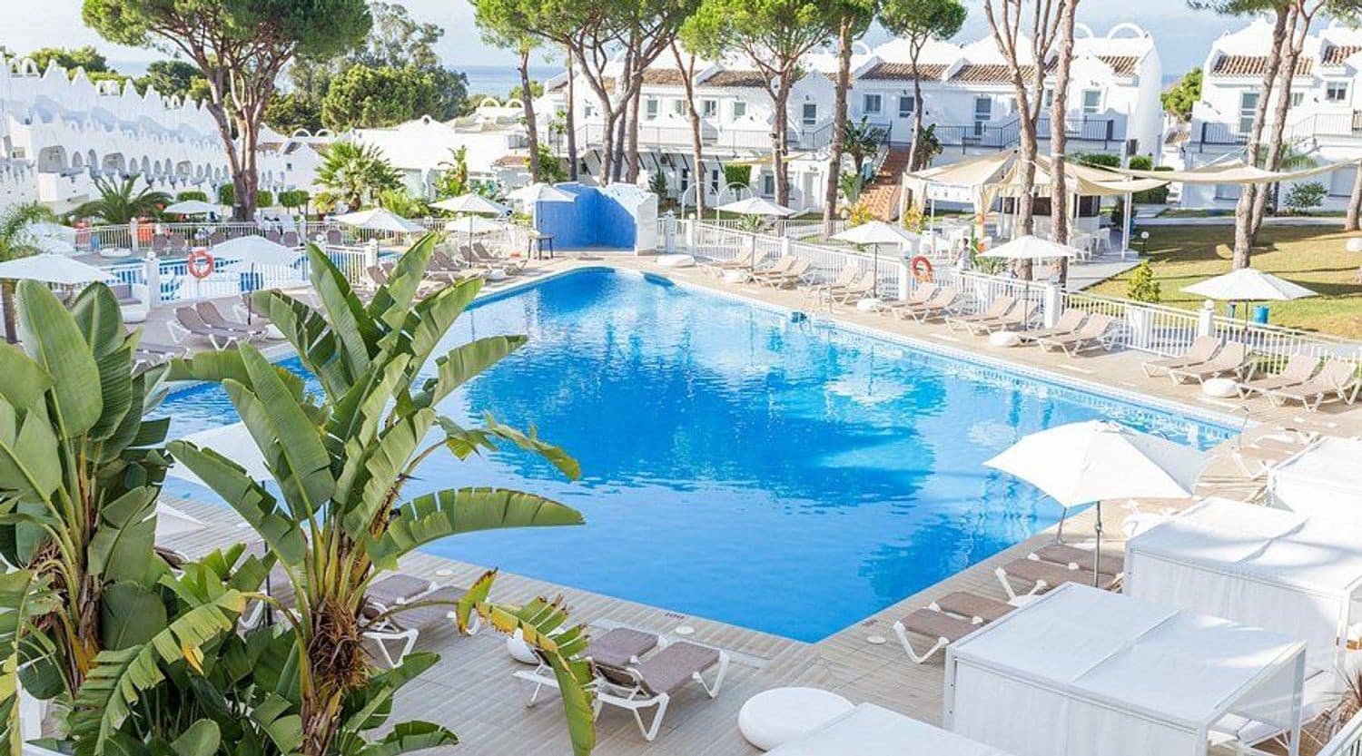 2 soveværelse Byhus til salg i La Reserva med swimmingpool garage - € 310.000 (Ref: 9629614)