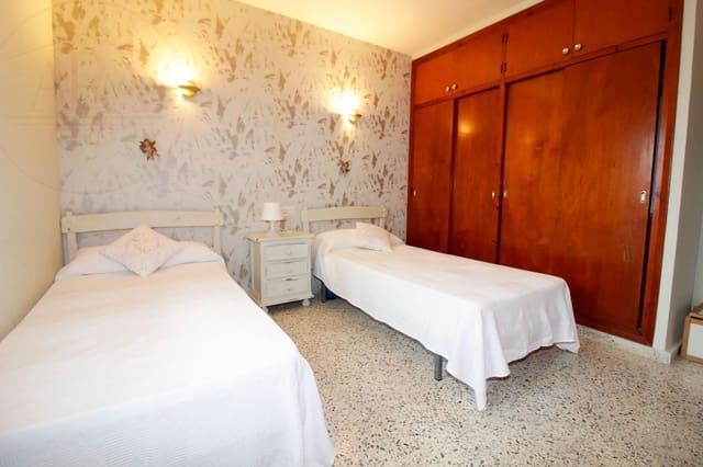 3 sovrum Lägenhet att hyra i Zona Puerto Deportivo, Fuengirola med garage - 900 € (Ref: 9676770)