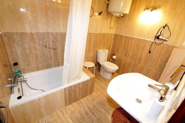 3 sovrum Lägenhet att hyra i Zona Puerto Deportivo, Fuengirola med garage - 900 € (Ref: 9676770)