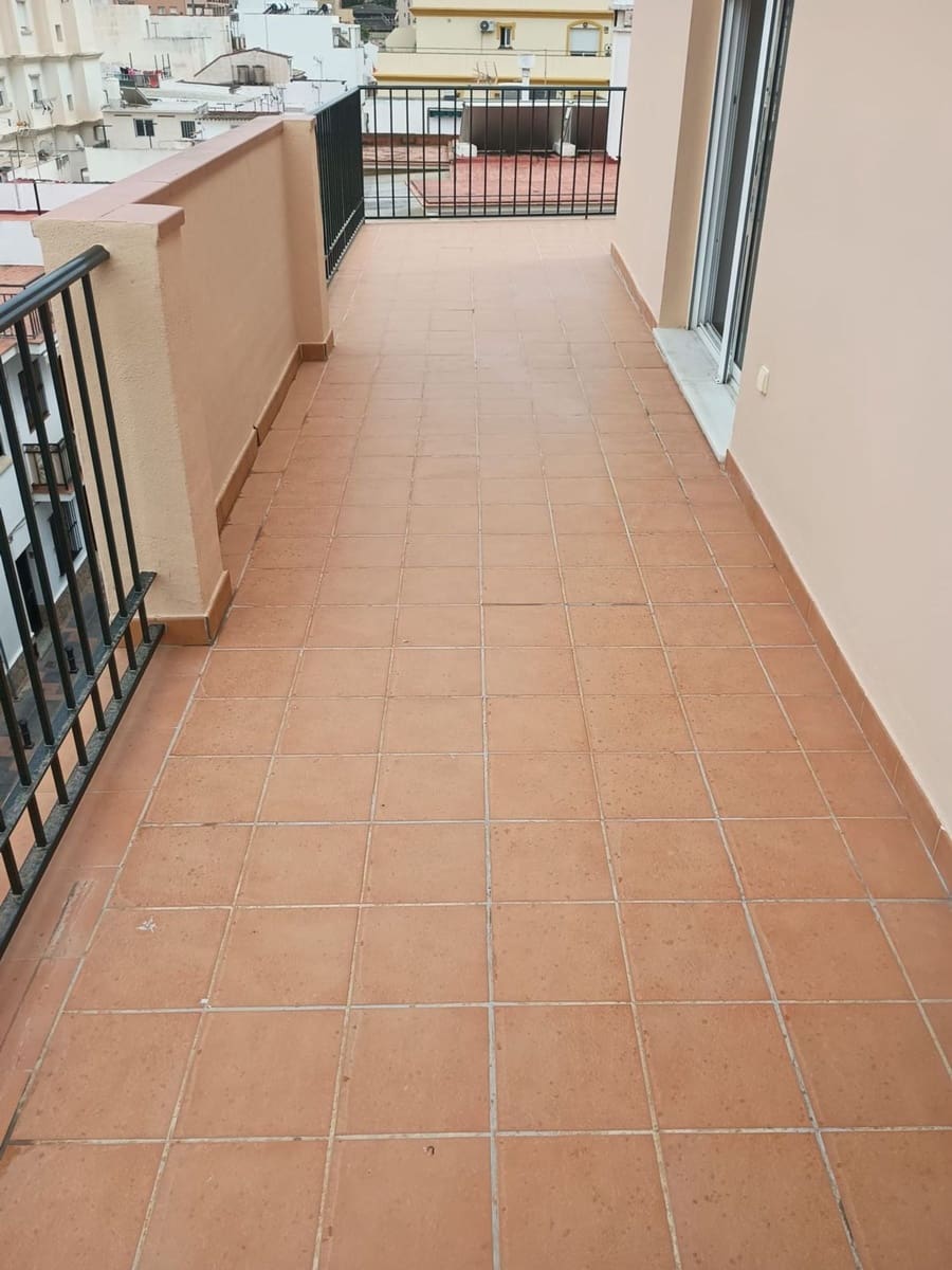 2 quarto Apartamento para arrendar em Las Lagunas de Mijas com garagem - 1 200 € (Ref: 9798523)