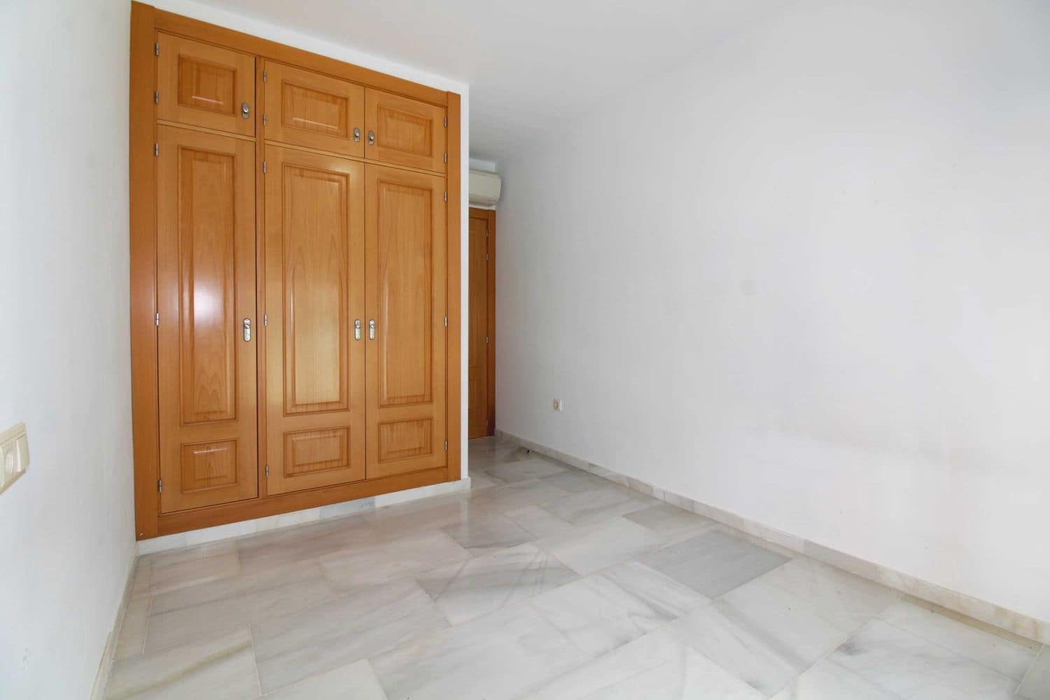 2 makuuhuone Huoneisto vuokrattavana paikassa Fuengirola mukana 
autotalli - 1 200 € (Ref: 9806076)