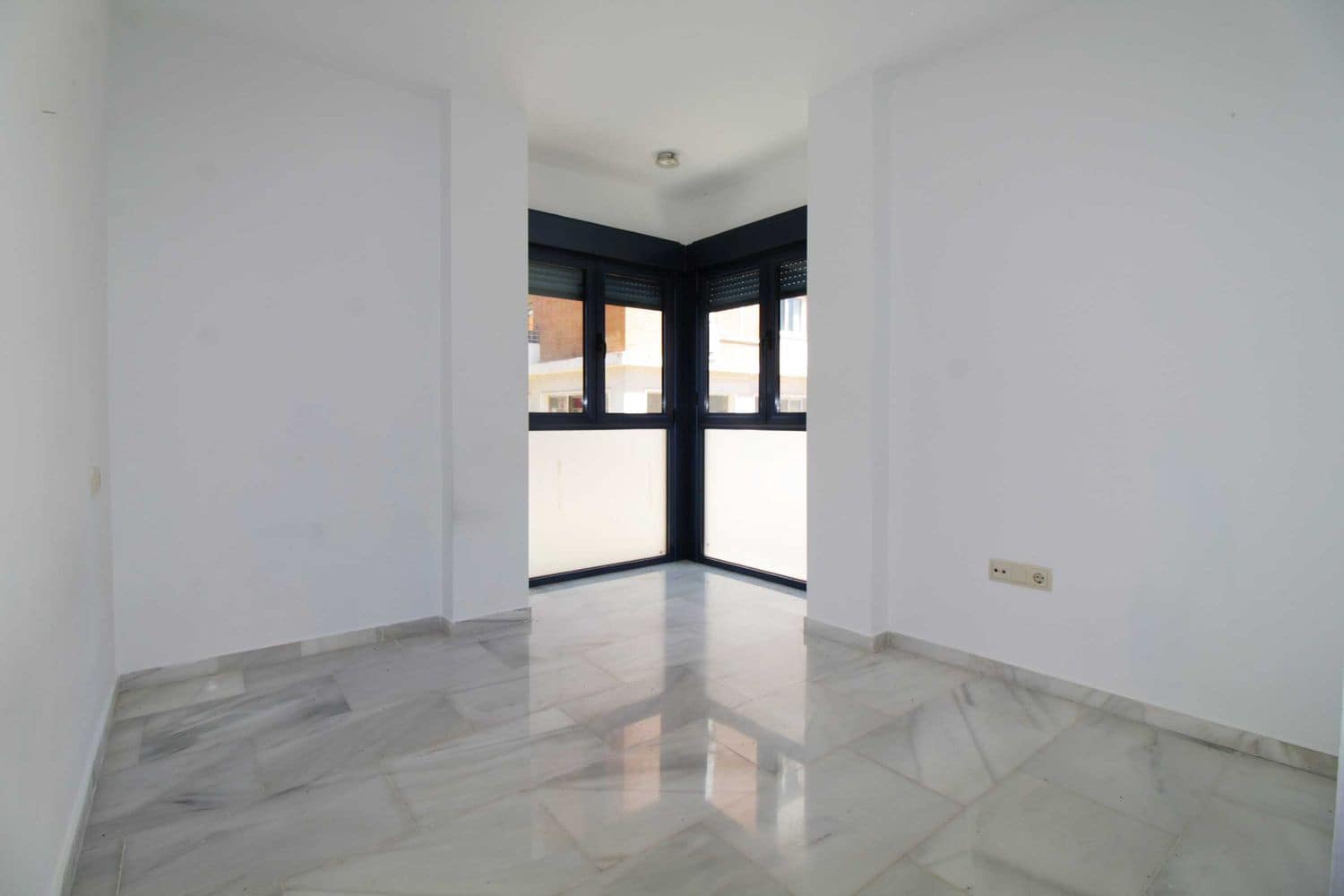 2 makuuhuone Huoneisto vuokrattavana paikassa Fuengirola mukana 
autotalli - 1 200 € (Ref: 9806076)