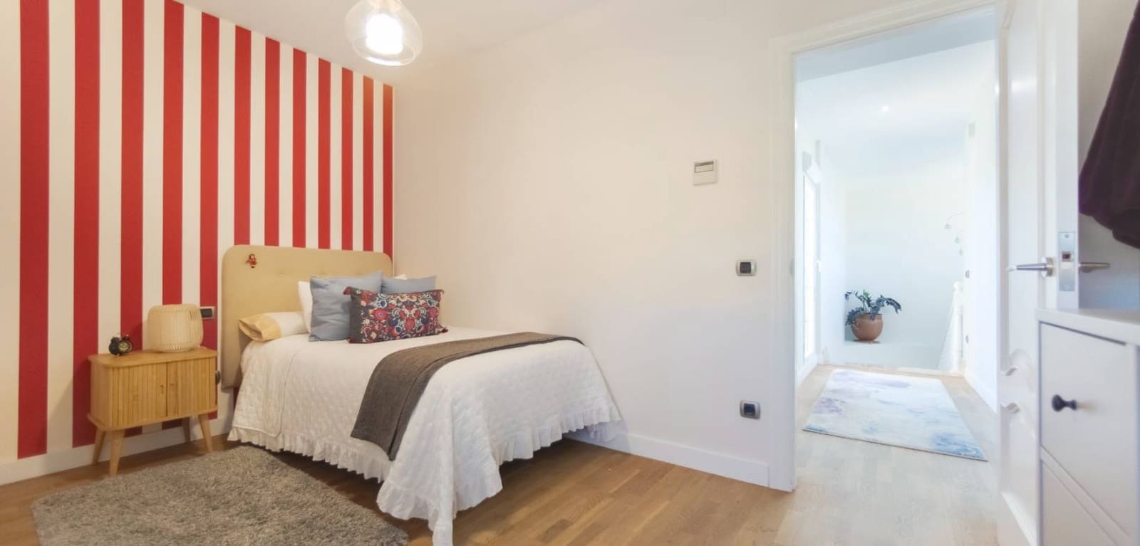 4 makuuhuone Huvila myytävänä paikassa San Vicente / Sant Vicent del Raspeig mukana uima-altaan 
autotalli - 939 000 € (Ref: 7430691)