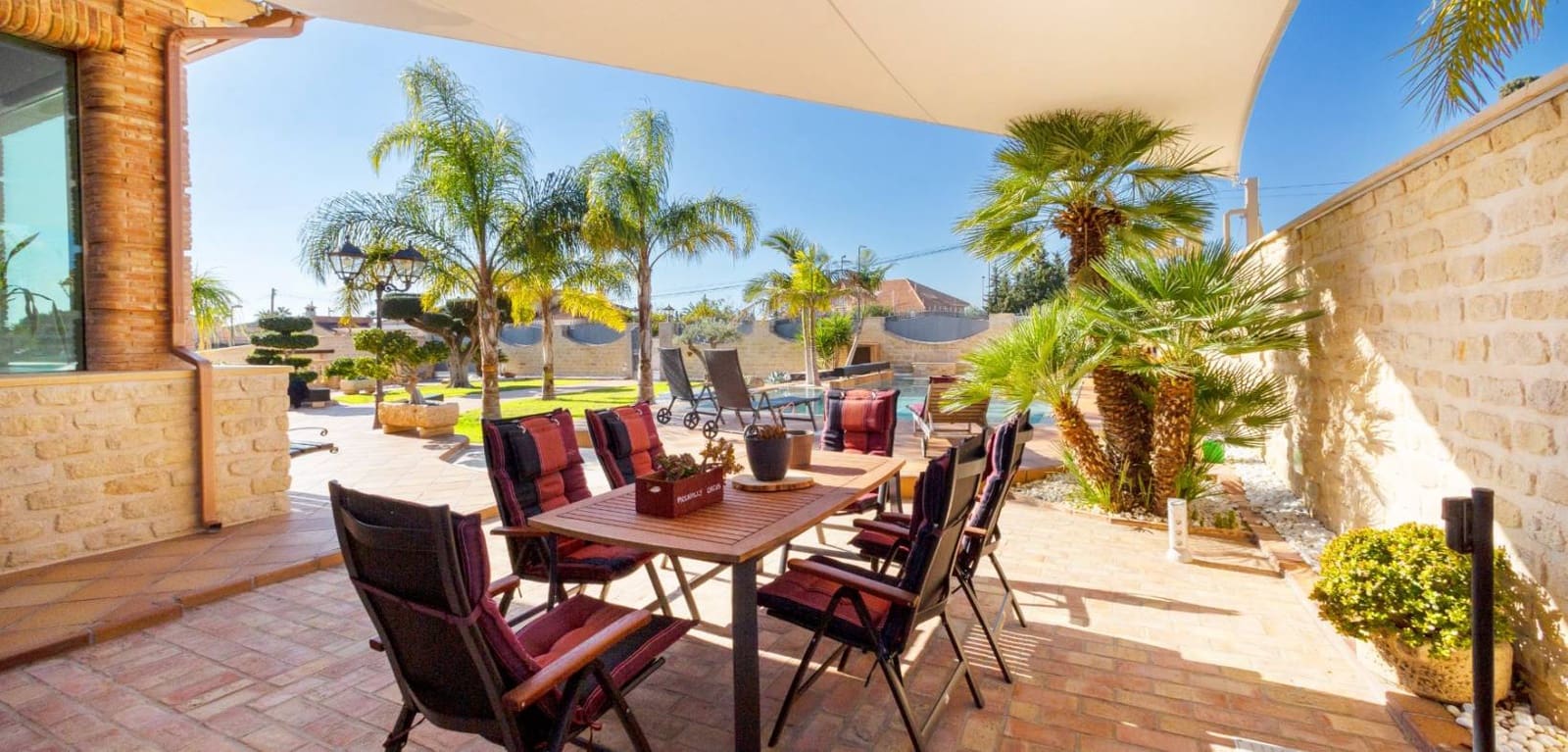 4 makuuhuone Huvila myytävänä paikassa San Vicente / Sant Vicent del Raspeig mukana uima-altaan 
autotalli - 939 000 € (Ref: 7430691)