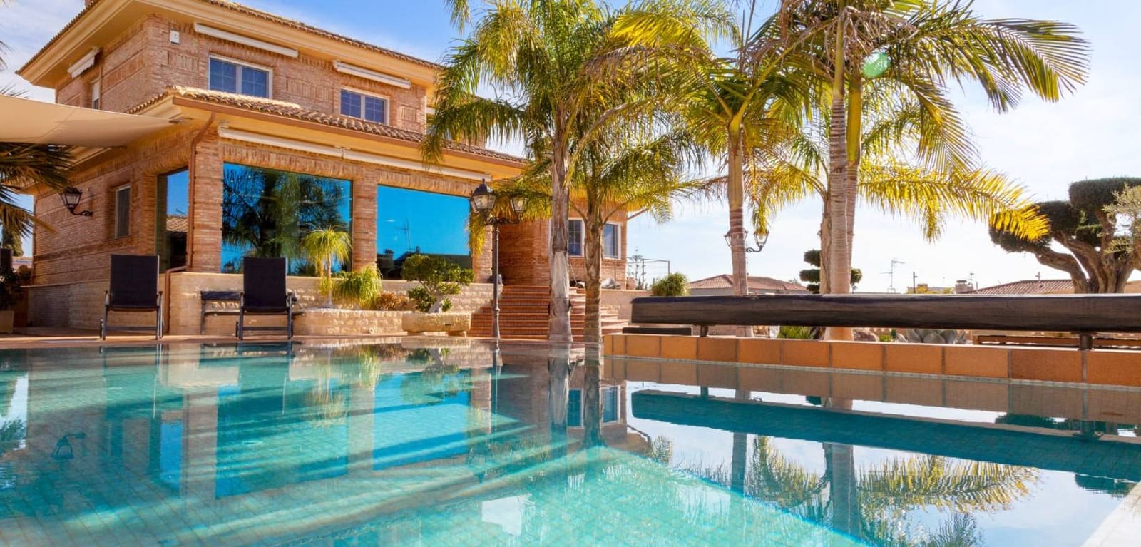 4 makuuhuone Huvila myytävänä paikassa San Vicente / Sant Vicent del Raspeig mukana uima-altaan 
autotalli - 939 000 € (Ref: 7430691)