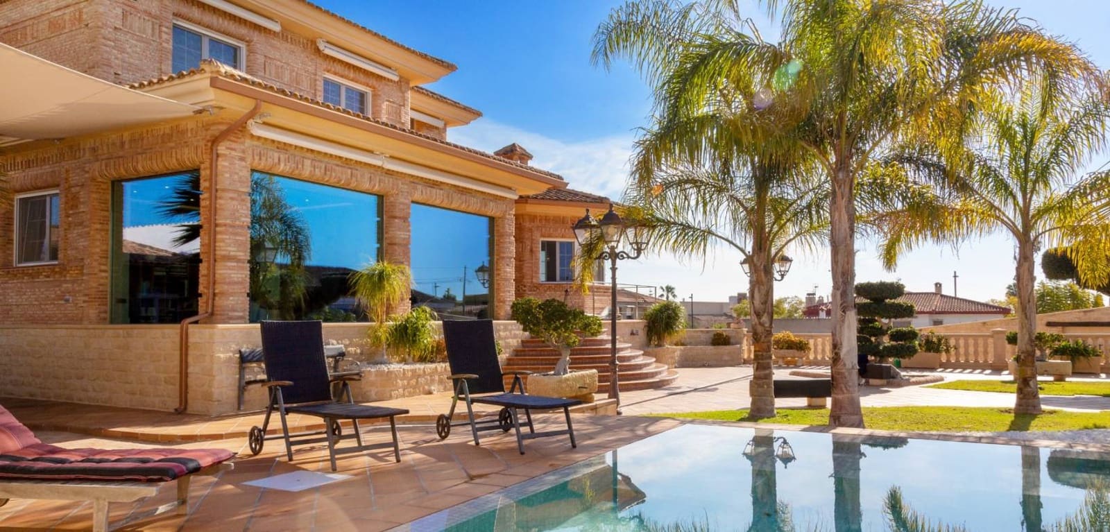 4 makuuhuone Huvila myytävänä paikassa San Vicente / Sant Vicent del Raspeig mukana uima-altaan 
autotalli - 939 000 € (Ref: 7430691)