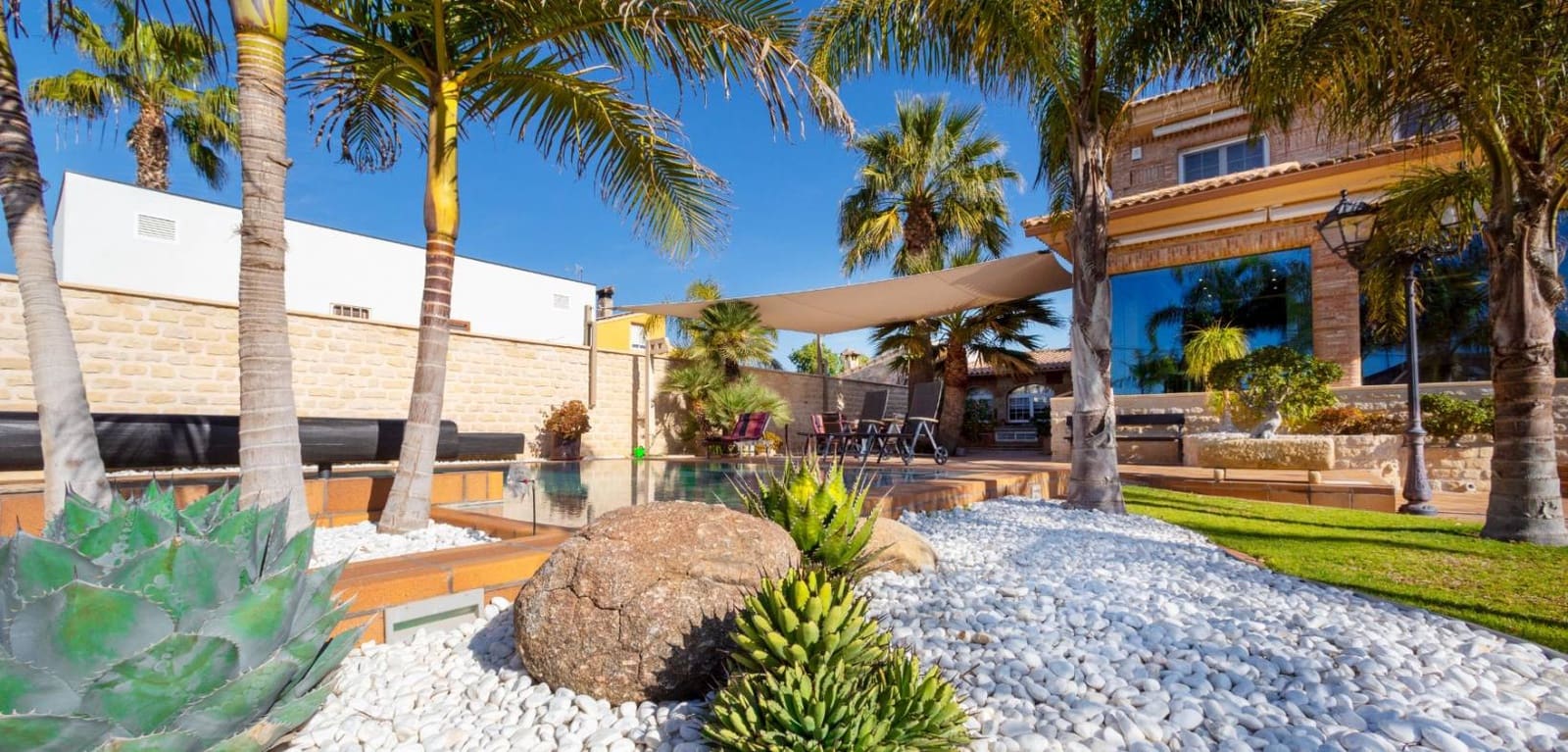 4 makuuhuone Huvila myytävänä paikassa San Vicente / Sant Vicent del Raspeig mukana uima-altaan 
autotalli - 939 000 € (Ref: 7430691)