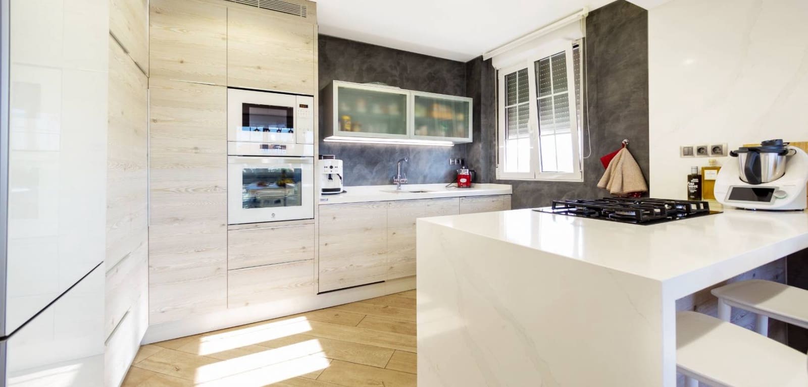 4 makuuhuone Huvila myytävänä paikassa San Vicente / Sant Vicent del Raspeig mukana uima-altaan 
autotalli - 939 000 € (Ref: 7430691)