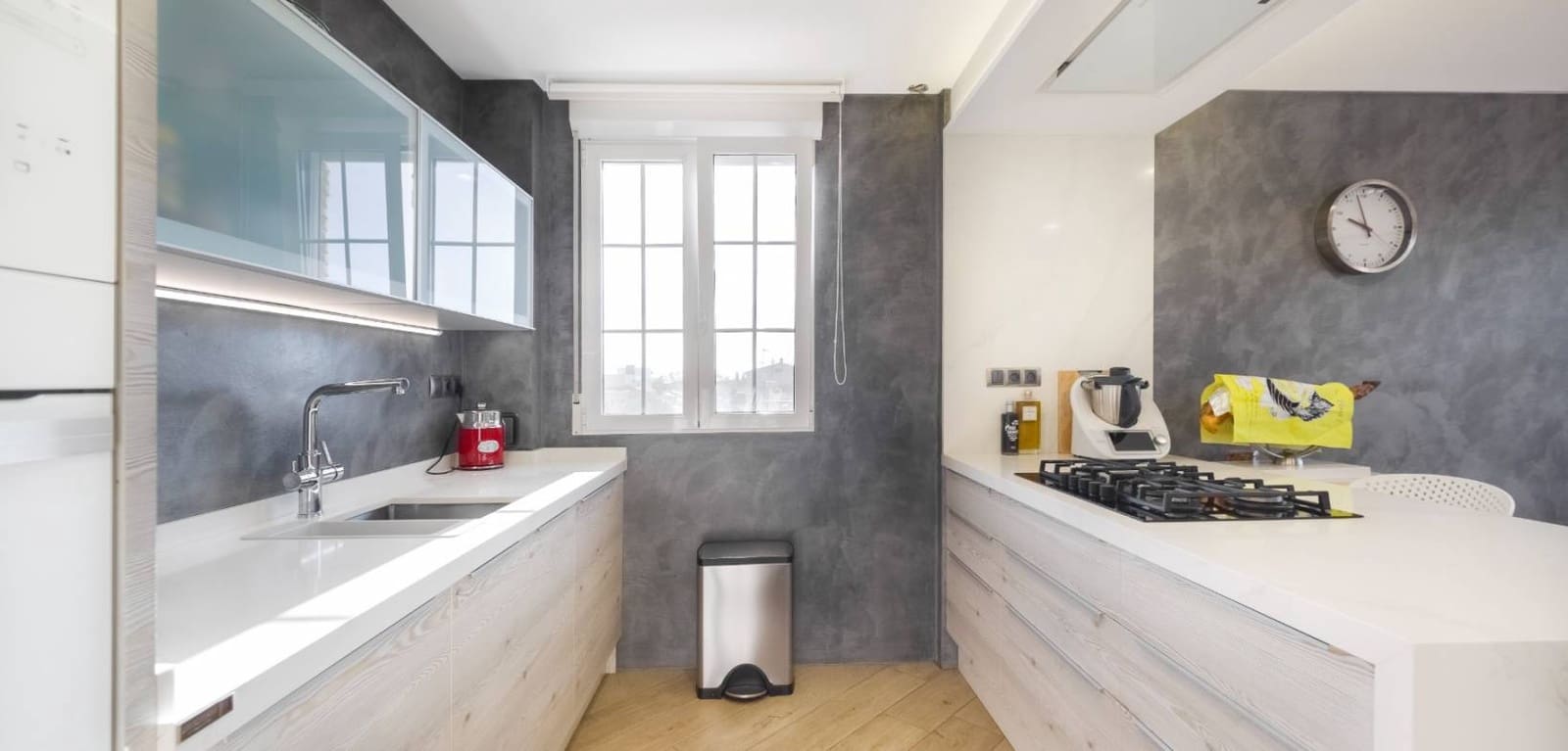 4 makuuhuone Huvila myytävänä paikassa San Vicente / Sant Vicent del Raspeig mukana uima-altaan 
autotalli - 939 000 € (Ref: 7430691)