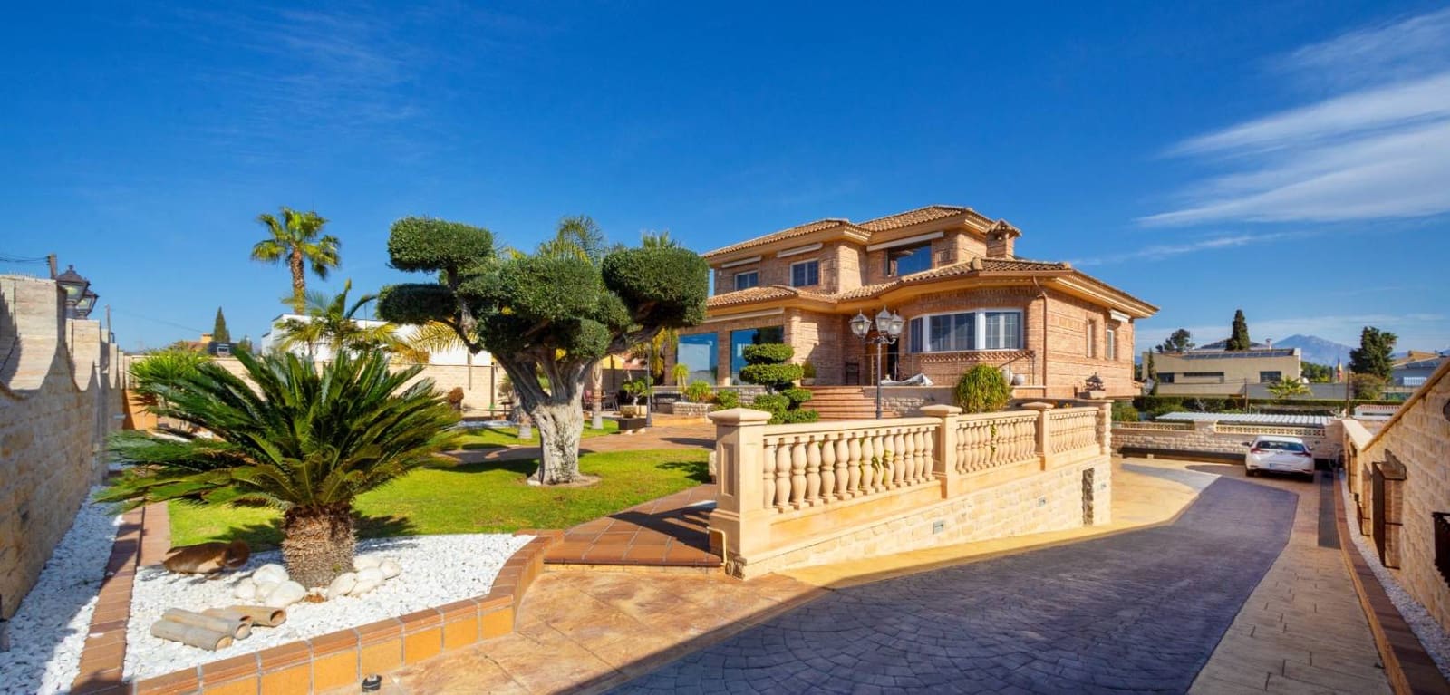 4 makuuhuone Huvila myytävänä paikassa San Vicente / Sant Vicent del Raspeig mukana uima-altaan 
autotalli - 939 000 € (Ref: 7430691)