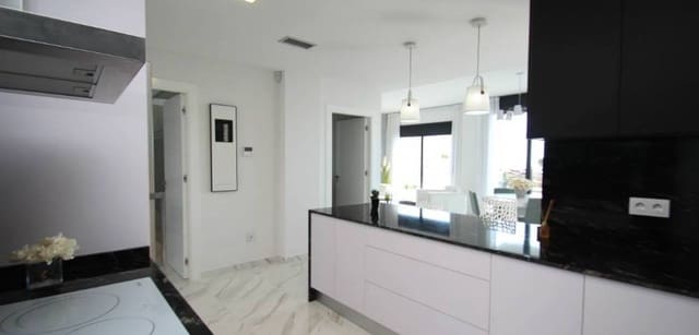 3 soveværelse Villa til salg i San Miguel de Salinas med swimmingpool - € 630.000 (Ref: 7690202)