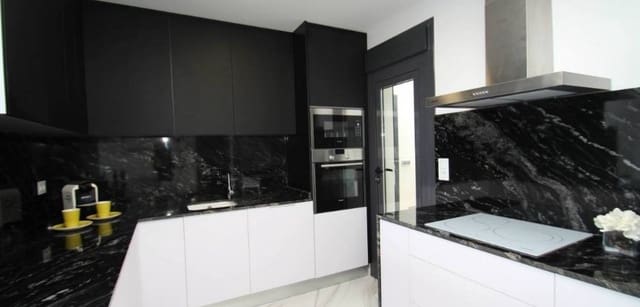 3 soveværelse Villa til salg i San Miguel de Salinas med swimmingpool - € 630.000 (Ref: 7690202)