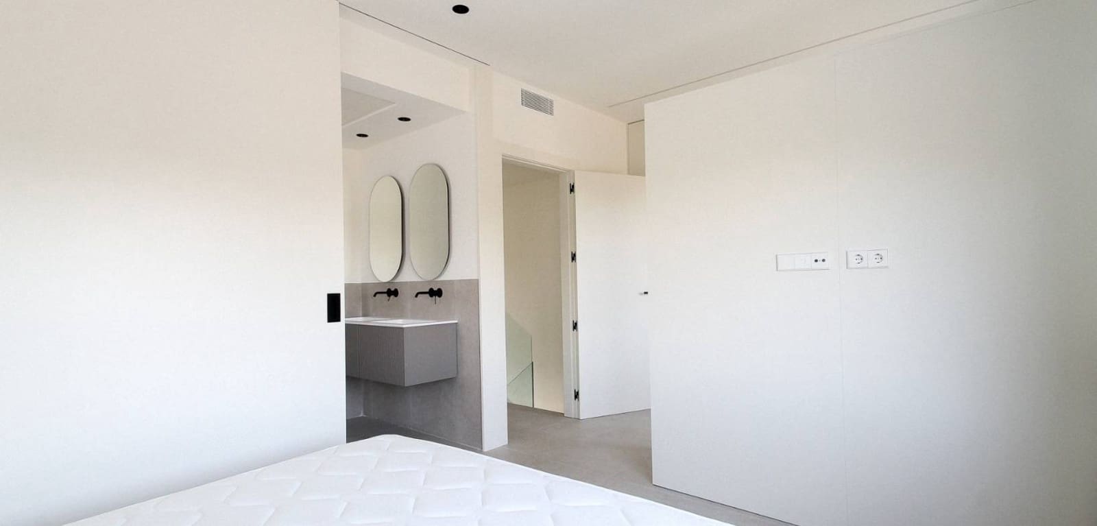 4 soverom Villa til salgs i Alicante by med svømmebasseng garasje - € 729 000 (Ref: 8666095)