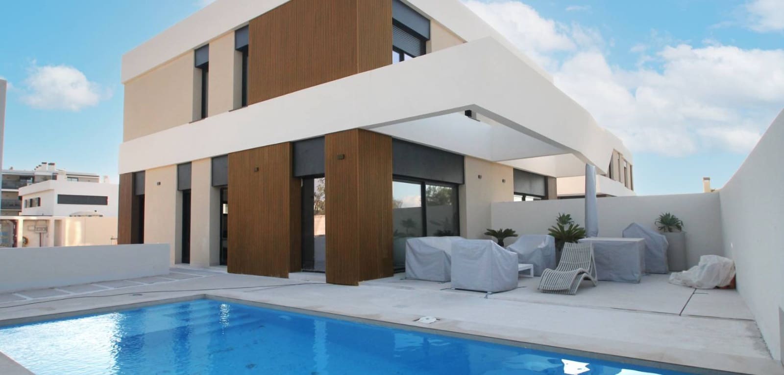 4 soverom Villa til salgs i Alicante by med svømmebasseng garasje - € 729 000 (Ref: 8666095)