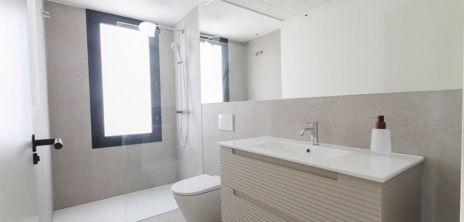 4 soverom Villa til salgs i Alicante by med svømmebasseng garasje - € 729 000 (Ref: 8666095)