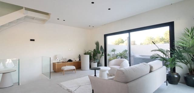 4 soverom Villa til salgs i Alicante by med svømmebasseng garasje - € 729 000 (Ref: 8666095)