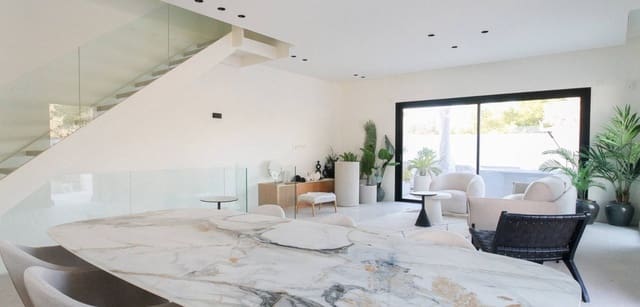 4 soverom Villa til salgs i Alicante by med svømmebasseng garasje - € 729 000 (Ref: 8666095)