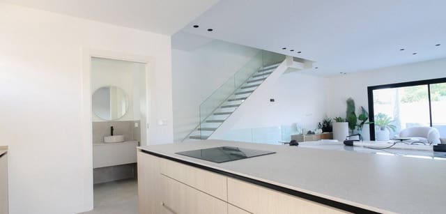 4 soverom Villa til salgs i Alicante by med svømmebasseng garasje - € 729 000 (Ref: 8666095)