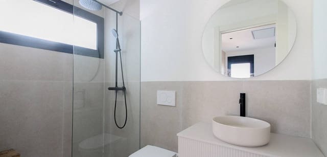 4 soverom Villa til salgs i Alicante by med svømmebasseng garasje - € 729 000 (Ref: 8666095)