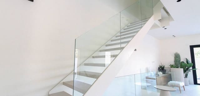 4 soverom Villa til salgs i Alicante by med svømmebasseng garasje - € 729 000 (Ref: 8666095)