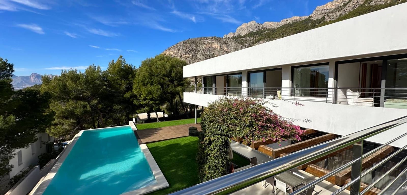 5 bedroom Villa for sale in Altea with pool garage - € 2,250,000 (Ref: 8666122)