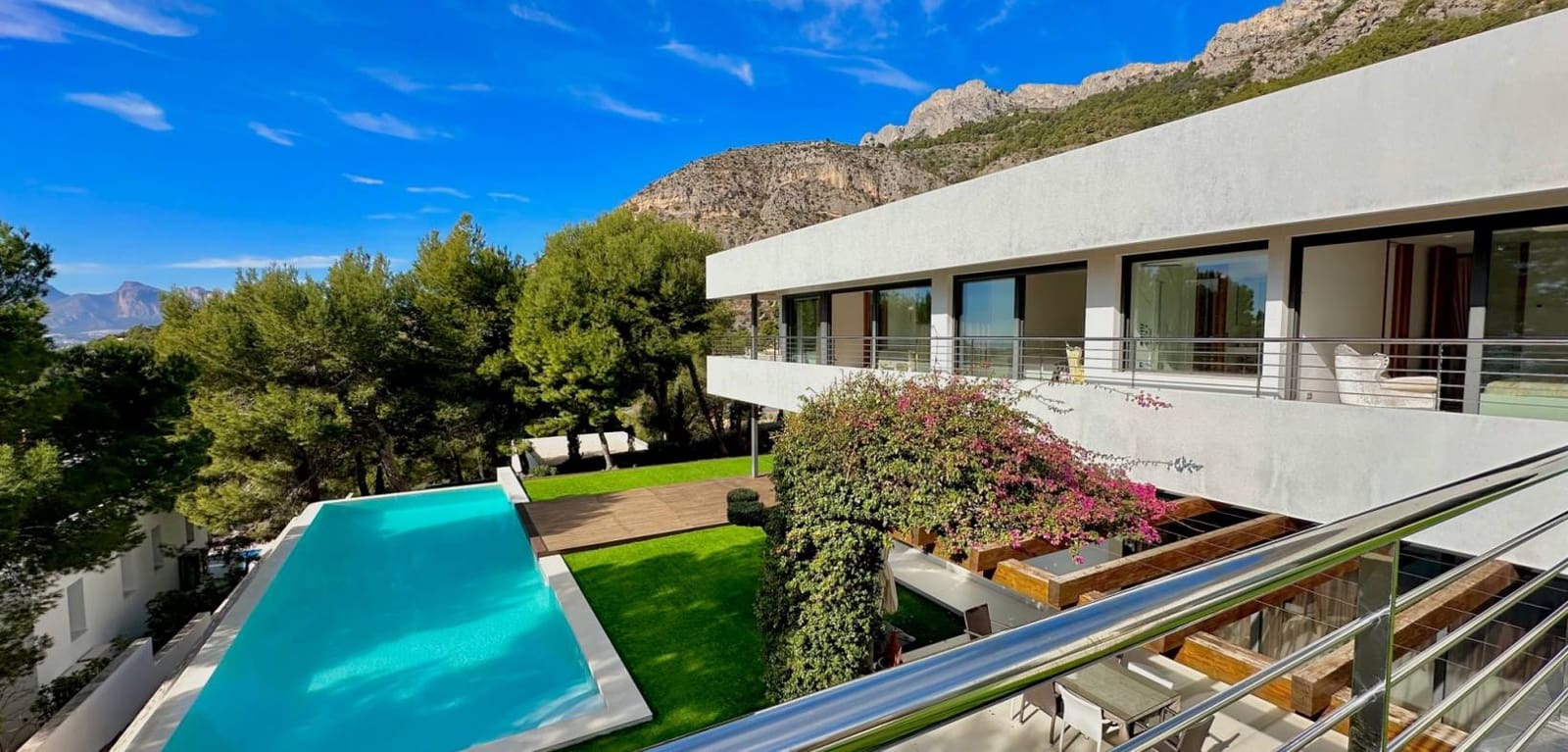 5 bedroom Villa for sale in Altea with pool garage - € 2,250,000 (Ref: 8666122)