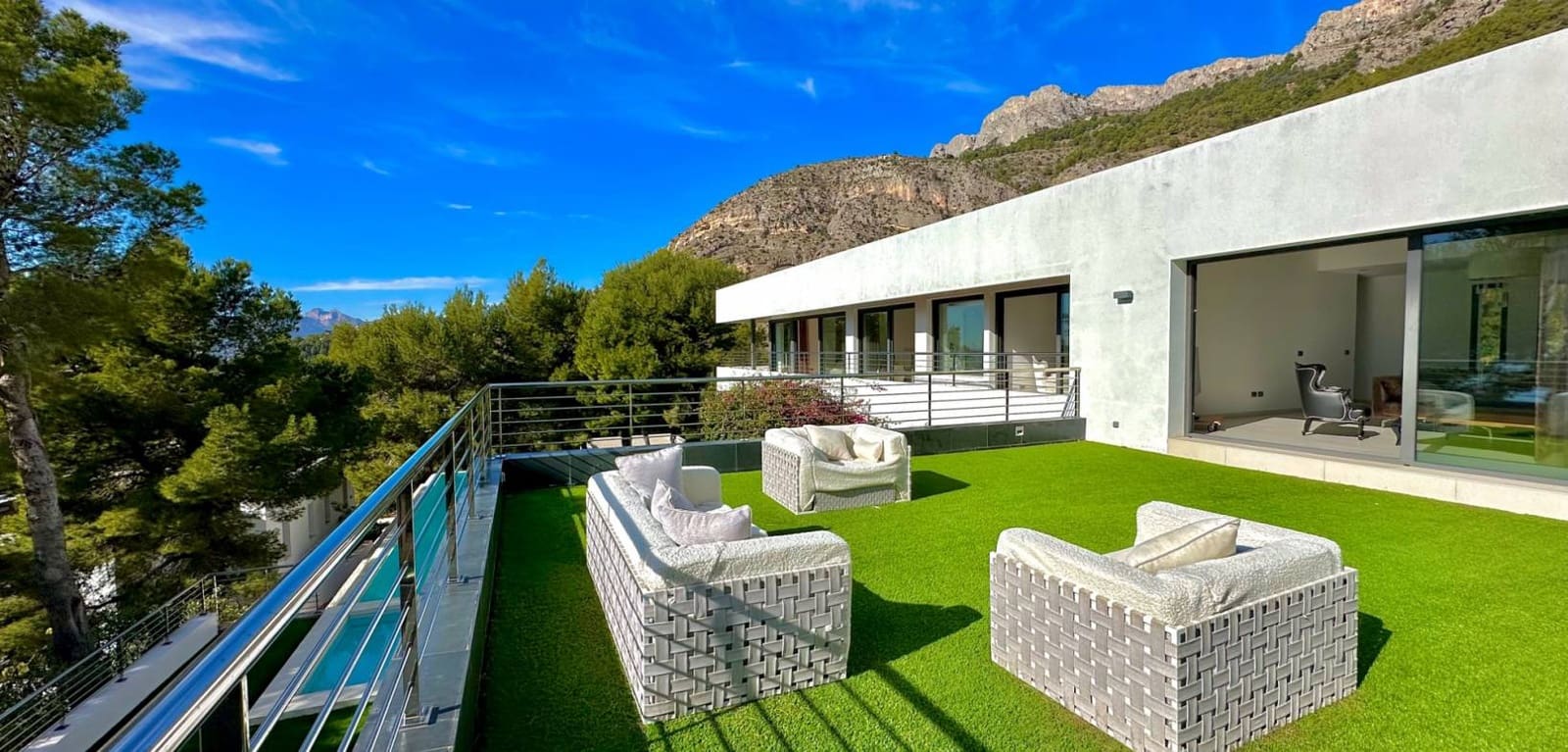 5 bedroom Villa for sale in Altea with pool garage - € 2,250,000 (Ref: 8666122)