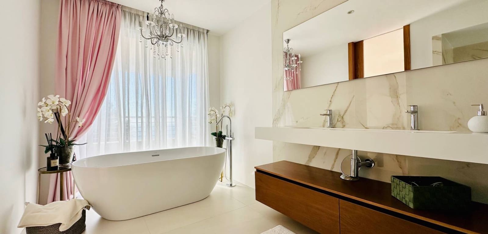 5 bedroom Villa for sale in Altea with pool garage - € 2,250,000 (Ref: 8666122)