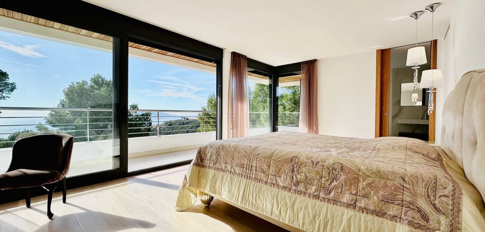 5 bedroom Villa for sale in Altea with pool garage - € 2,250,000 (Ref: 8666122)