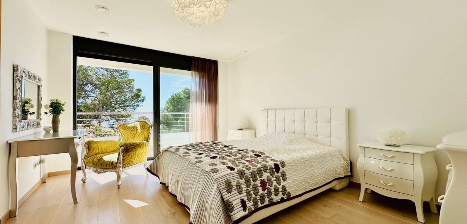 5 bedroom Villa for sale in Altea with pool garage - € 2,250,000 (Ref: 8666122)