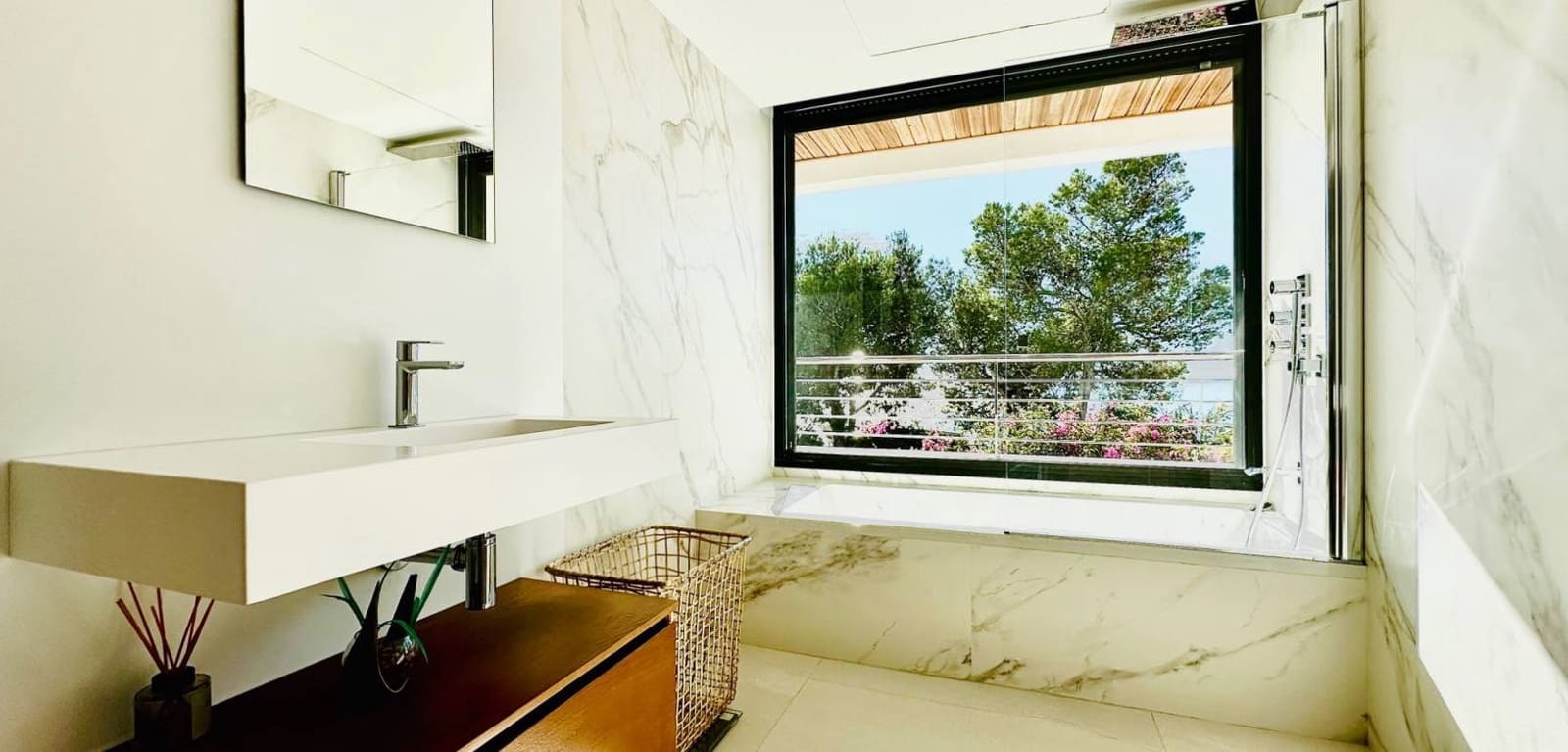 5 bedroom Villa for sale in Altea with pool garage - € 2,250,000 (Ref: 8666122)