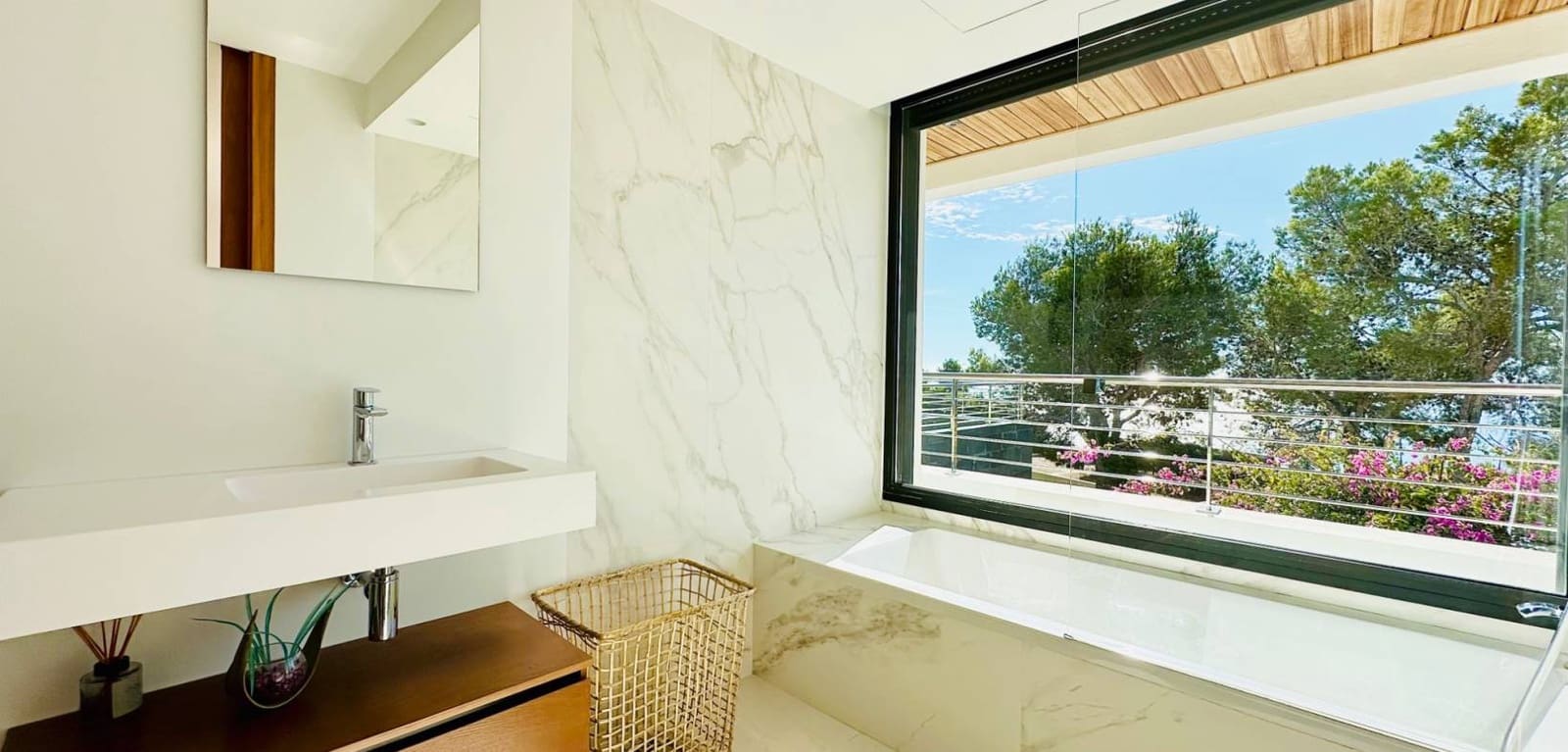 5 bedroom Villa for sale in Altea with pool garage - € 2,250,000 (Ref: 8666122)