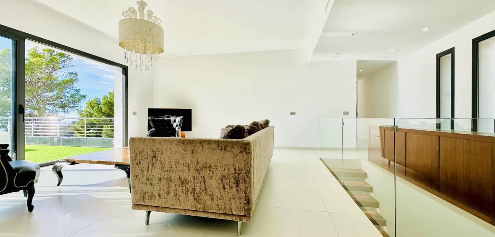 5 bedroom Villa for sale in Altea with pool garage - € 2,250,000 (Ref: 8666122)