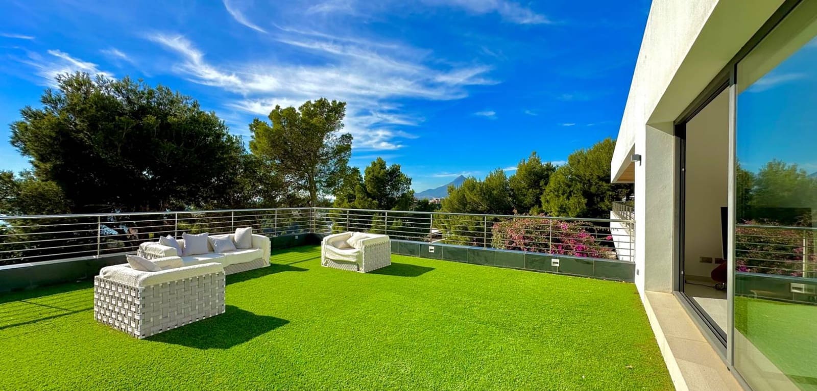 5 bedroom Villa for sale in Altea with pool garage - € 2,250,000 (Ref: 8666122)