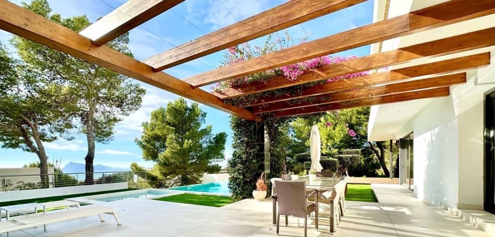 5 bedroom Villa for sale in Altea with pool garage - € 2,250,000 (Ref: 8666122)