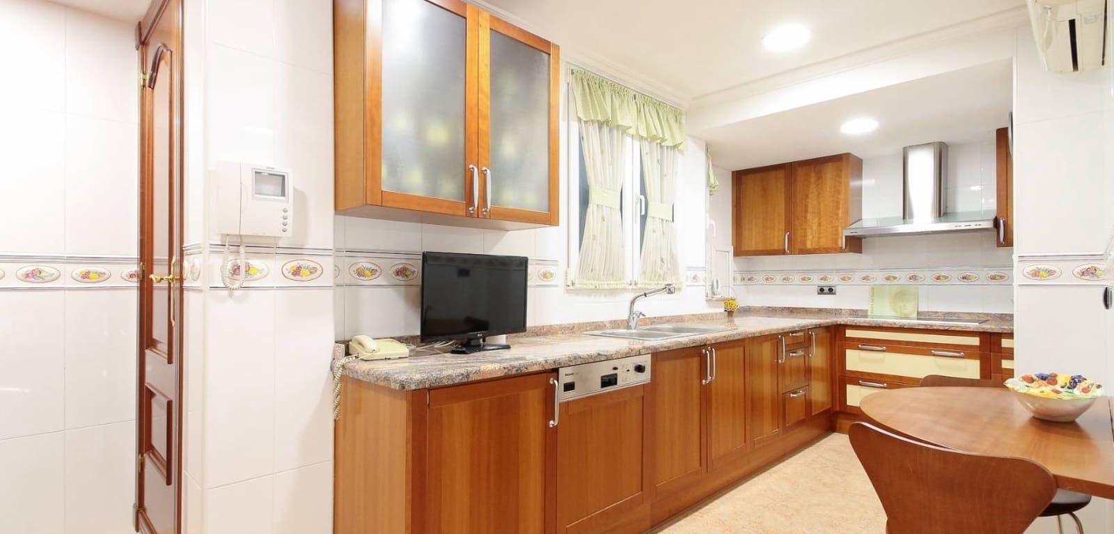 3 bedroom Apartment for sale in Alicante / Alacant city - € 990,000 (Ref: 8944927)