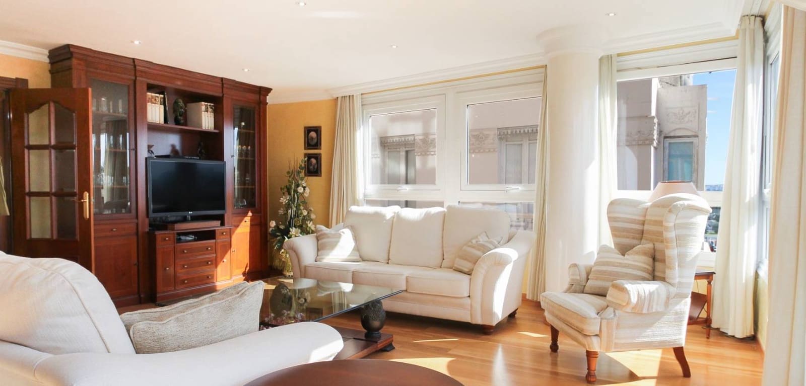 3 bedroom Apartment for sale in Alicante / Alacant city - € 990,000 (Ref: 8944927)