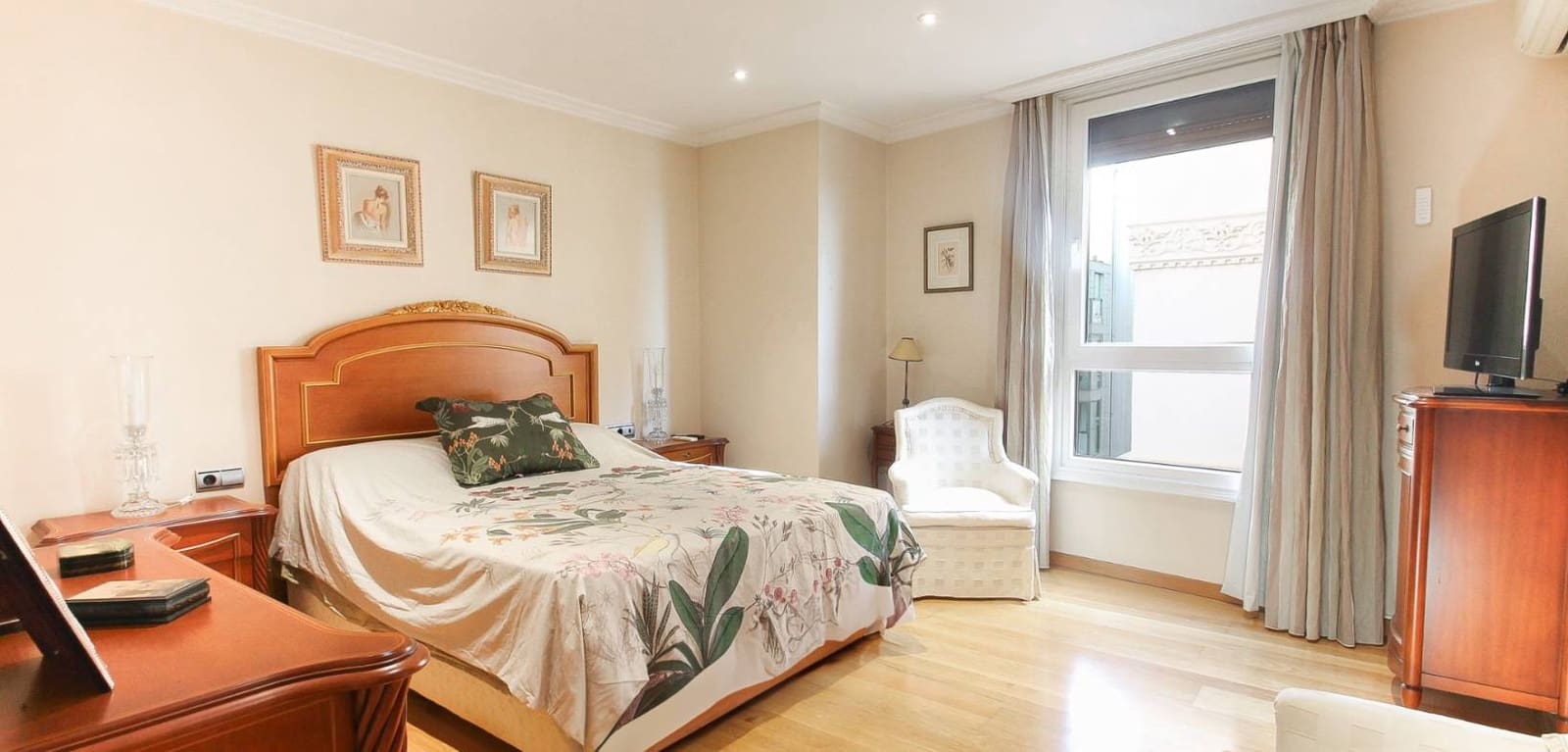 3 bedroom Apartment for sale in Alicante / Alacant city - € 990,000 (Ref: 8944927)