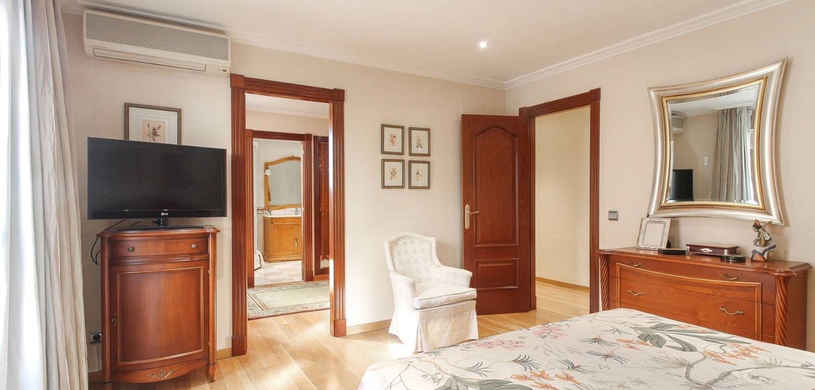 3 bedroom Apartment for sale in Alicante / Alacant city - € 990,000 (Ref: 8944927)