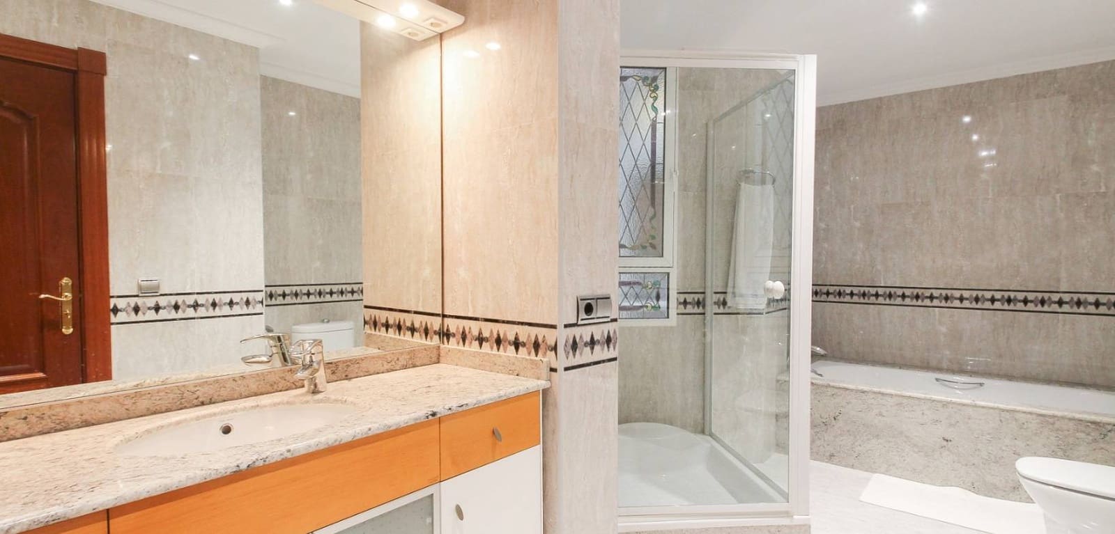 3 bedroom Apartment for sale in Alicante / Alacant city - € 990,000 (Ref: 8944927)