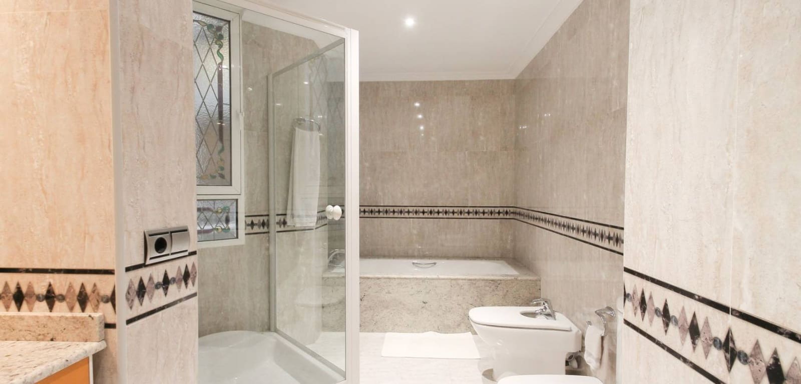 3 bedroom Apartment for sale in Alicante / Alacant city - € 990,000 (Ref: 8944927)