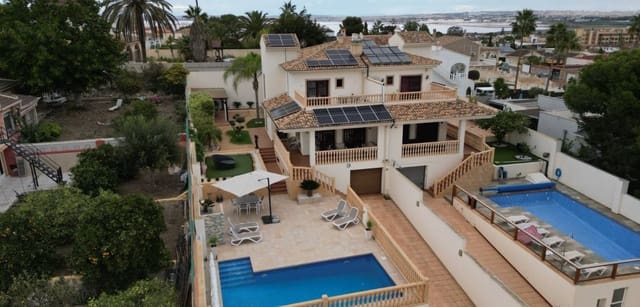 Chalet de 6 habitaciones en Los Balcones en venta con piscina - 699.000 € (Ref: 8998104)