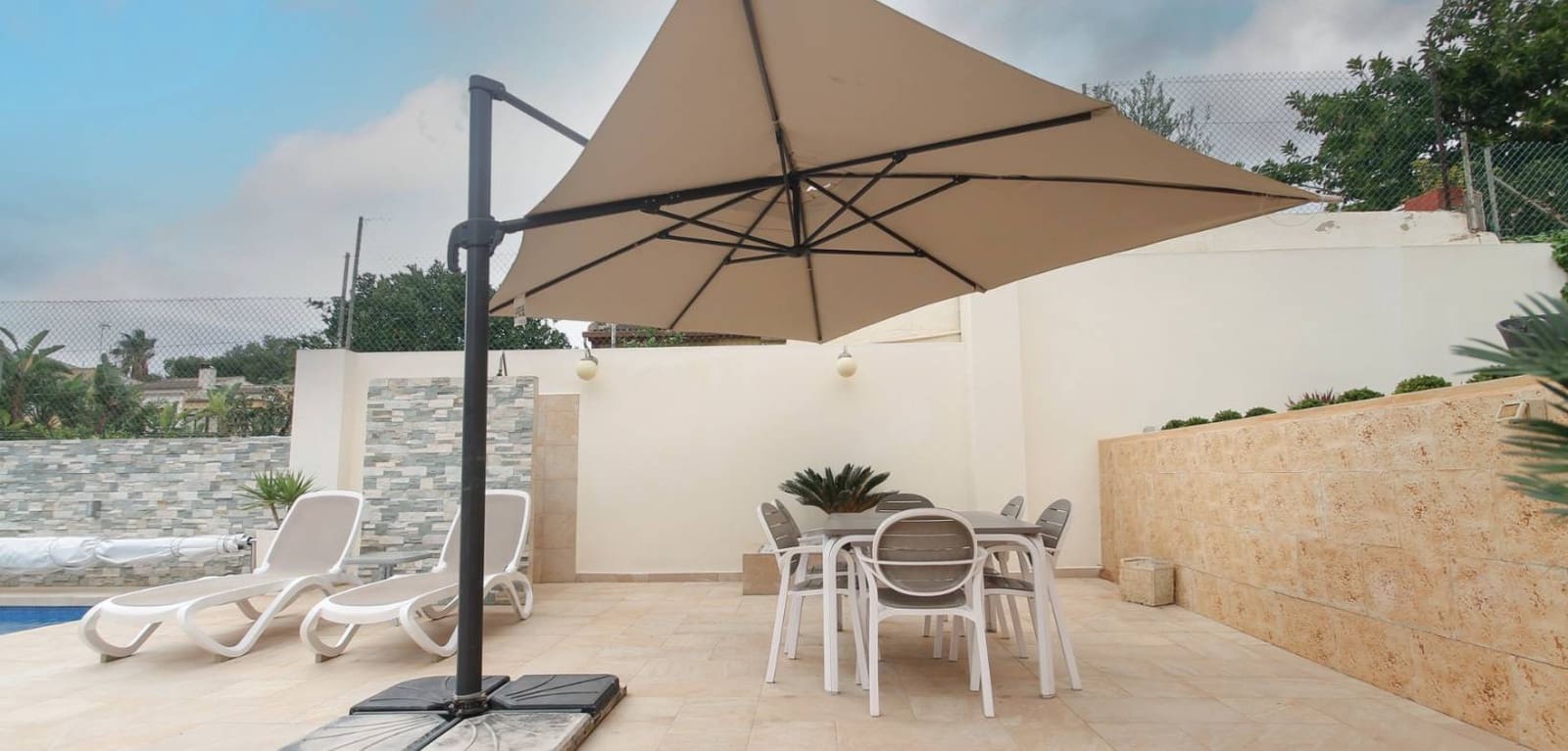 Chalet de 6 habitaciones en Los Balcones en venta con piscina - 699.000 € (Ref: 8998104)