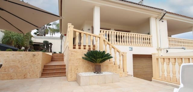 Chalet de 6 habitaciones en Los Balcones en venta con piscina - 699.000 € (Ref: 8998104)