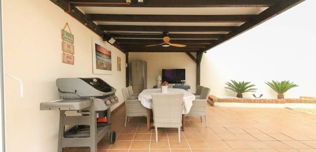 Chalet de 6 habitaciones en Los Balcones en venta con piscina - 699.000 € (Ref: 8998104)