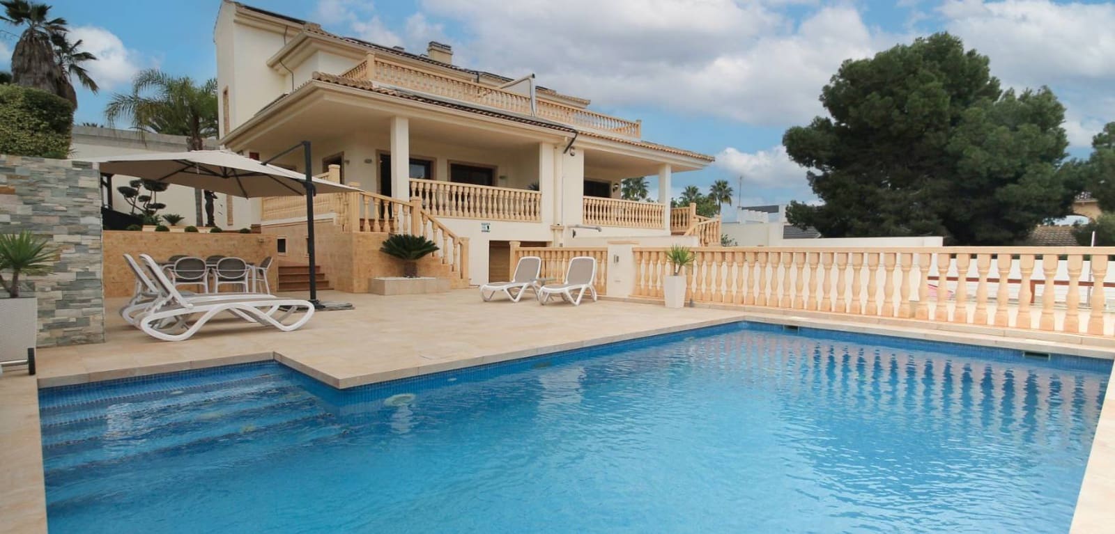 Chalet de 6 habitaciones en Los Balcones en venta con piscina - 699.000 € (Ref: 8998104)