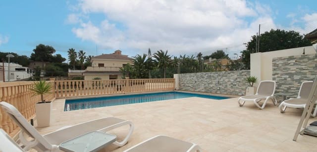 Chalet de 6 habitaciones en Los Balcones en venta con piscina - 699.000 € (Ref: 8998104)