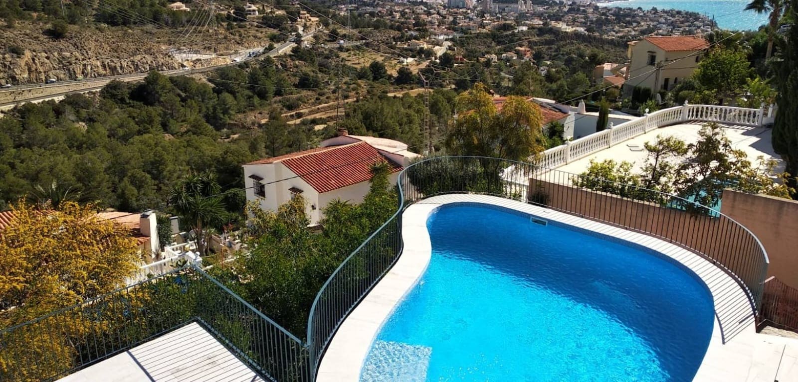 5 makuuhuone Huvila myytävänä paikassa Calpe / Calp mukana uima-altaan 
autotalli - 635 000 € (Ref: 9109319)