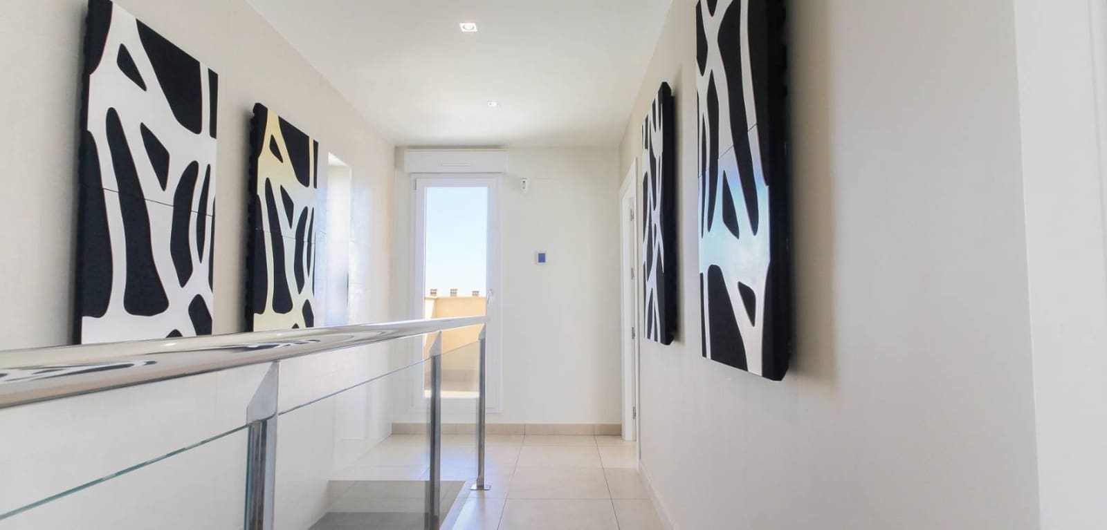 4 makuuhuone Huvila myytävänä paikassa Aguas Nuevas mukana uima-altaan 
autotalli - 1 190 000 € (Ref: 9231242)